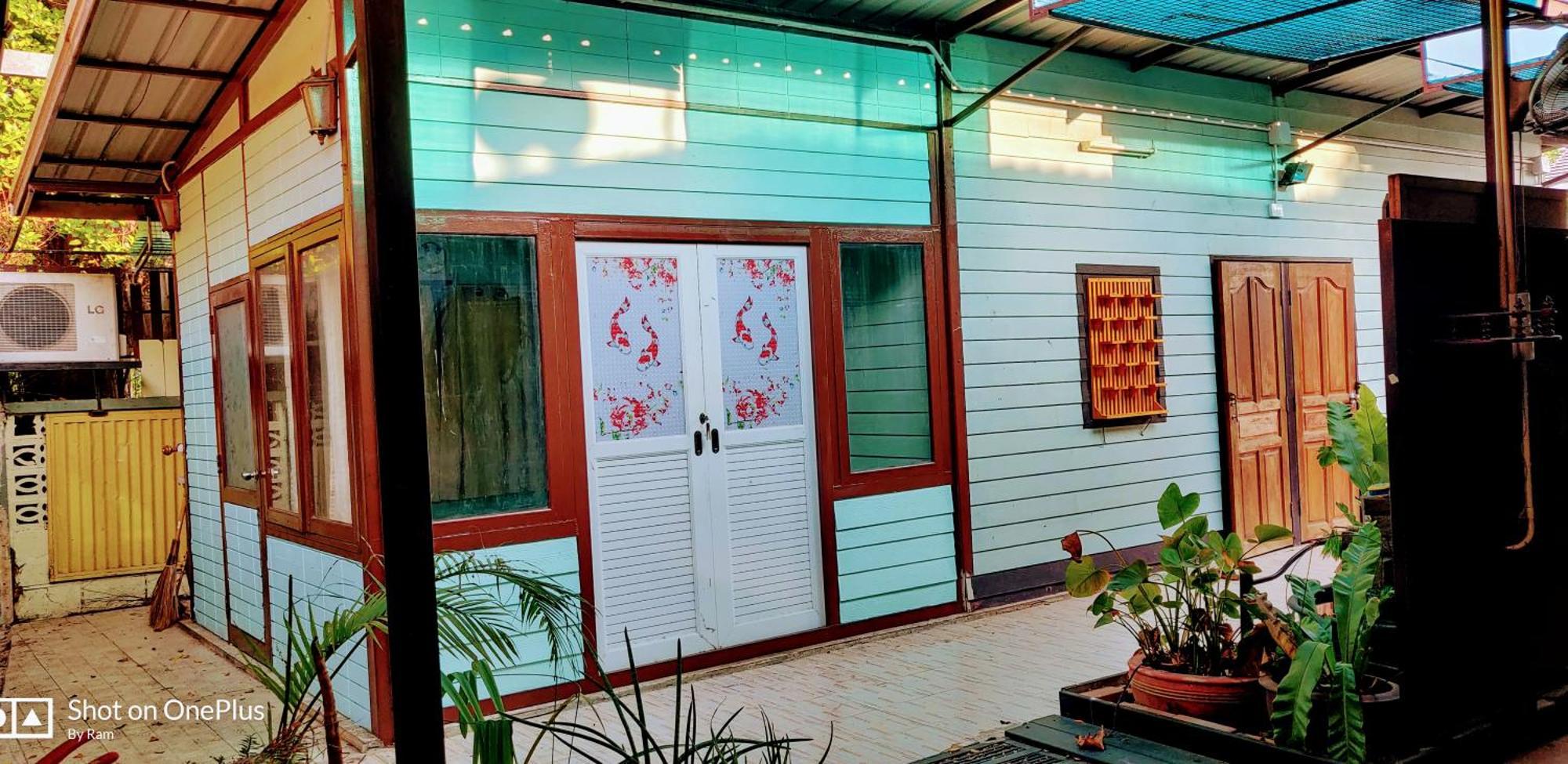 Manu V House Hotel Ayutthaya Bagian luar foto