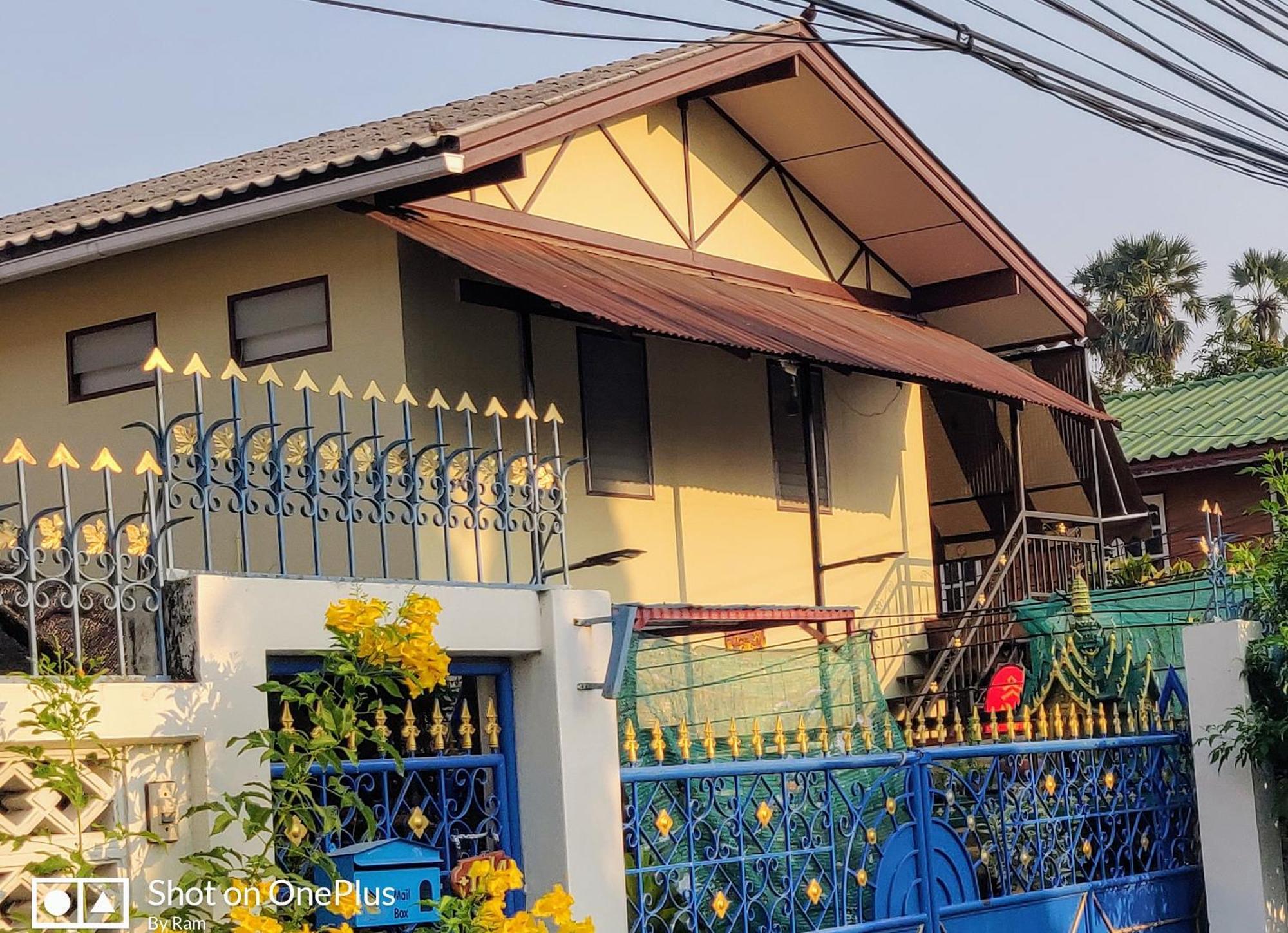Manu V House Hotel Ayutthaya Bagian luar foto