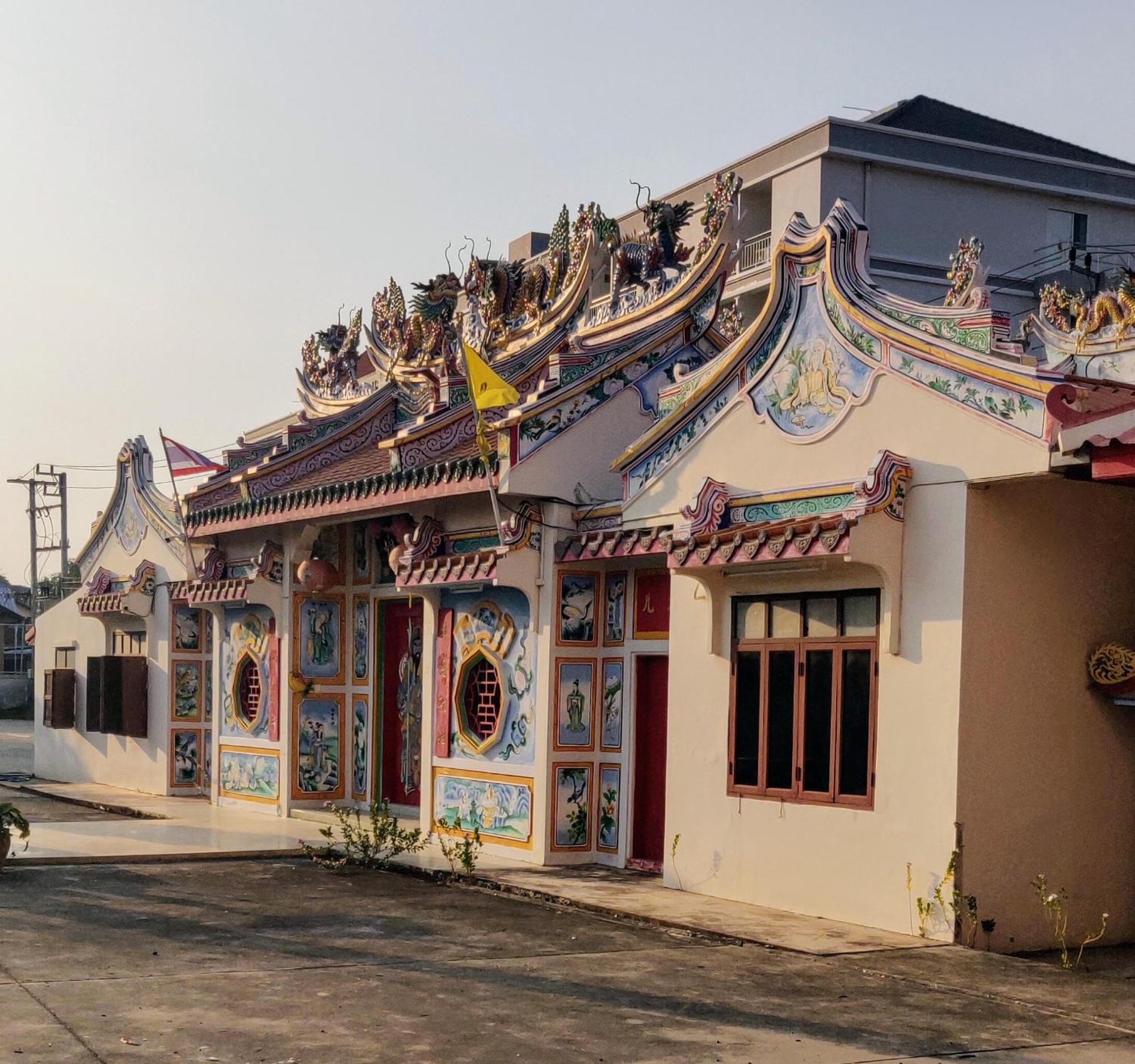 Manu V House Hotel Ayutthaya Bagian luar foto