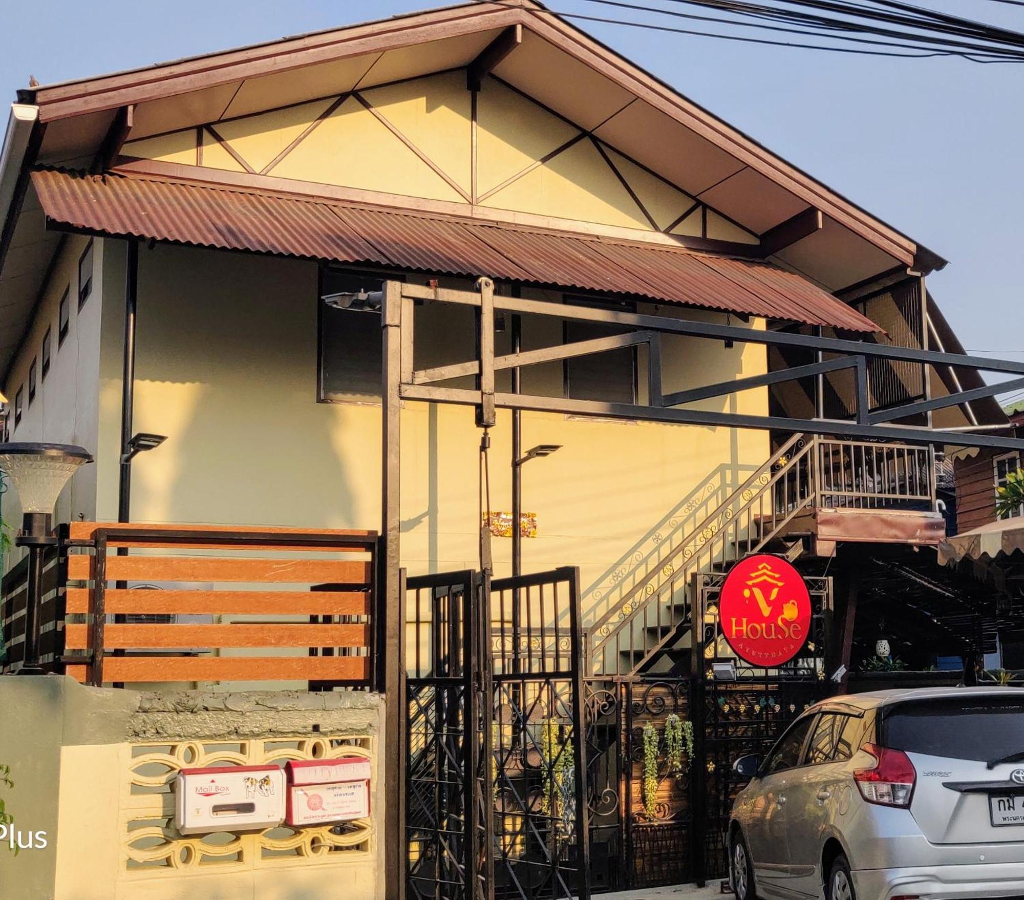 Manu V House Hotel Ayutthaya Bagian luar foto